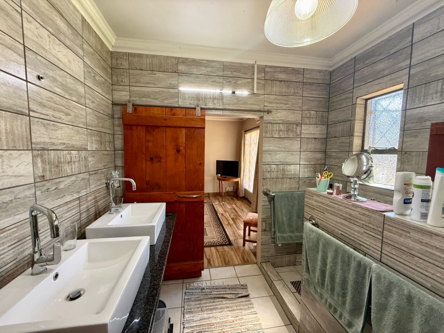 4 Bedroom Property for Sale in Tileba Gauteng