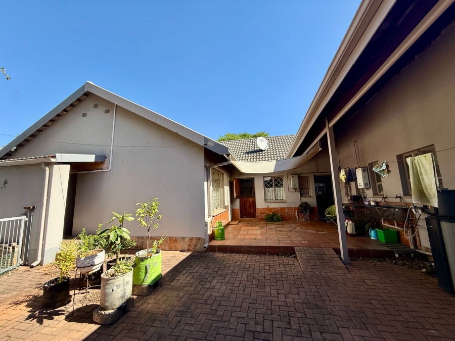 4 Bedroom Property for Sale in Tileba Gauteng