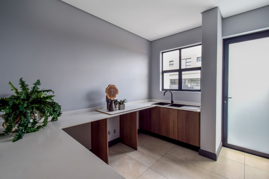 To Let 4 Bedroom Property for Rent in Midstream Heights Gauteng