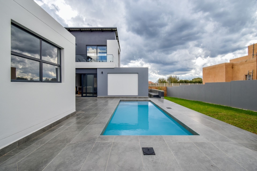 To Let 4 Bedroom Property for Rent in Midstream Heights Gauteng