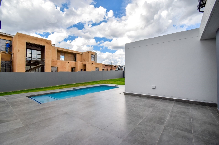 To Let 4 Bedroom Property for Rent in Midstream Heights Gauteng