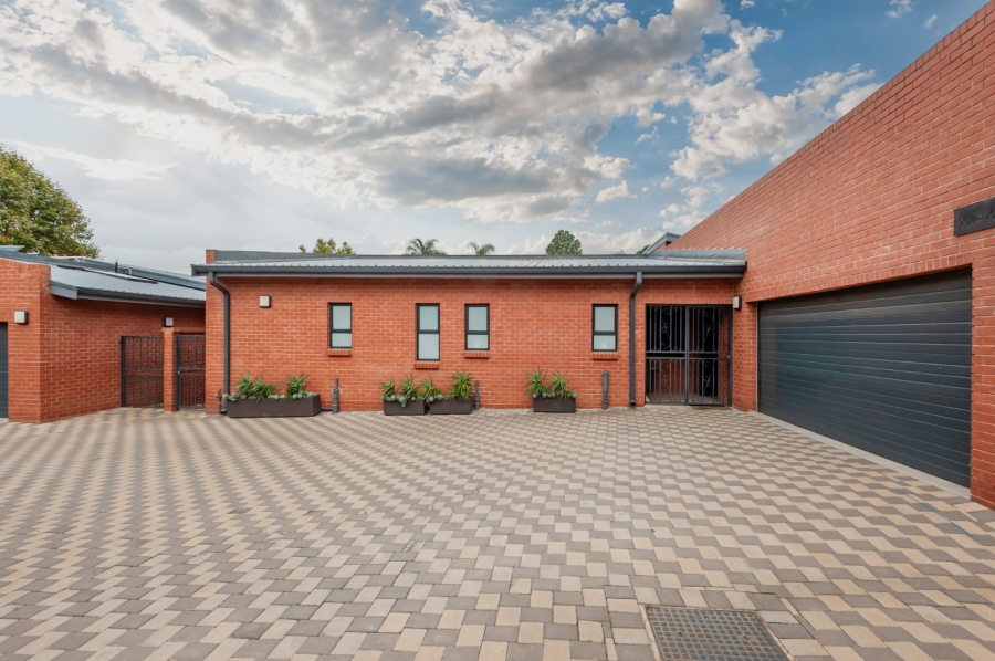 3 Bedroom Property for Sale in Klippoortje Gauteng