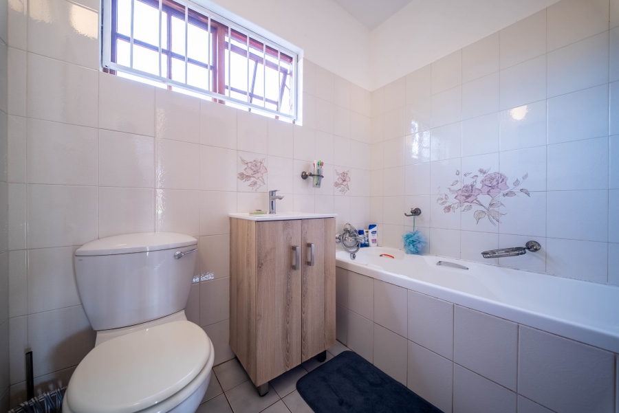 3 Bedroom Property for Sale in Faerie Glen Gauteng