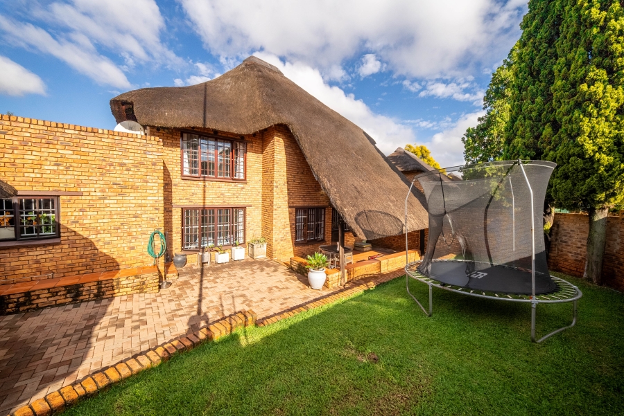 3 Bedroom Property for Sale in Faerie Glen Gauteng