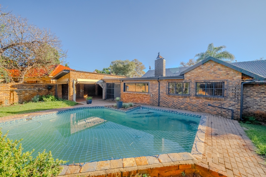 4 Bedroom Property for Sale in Garsfontein Gauteng
