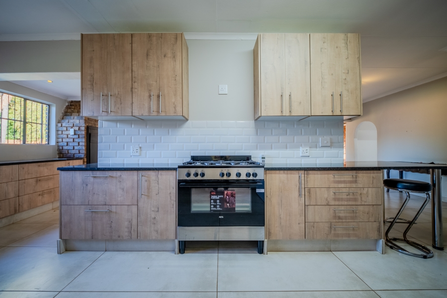 4 Bedroom Property for Sale in Garsfontein Gauteng