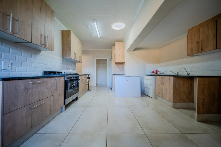 4 Bedroom Property for Sale in Garsfontein Gauteng