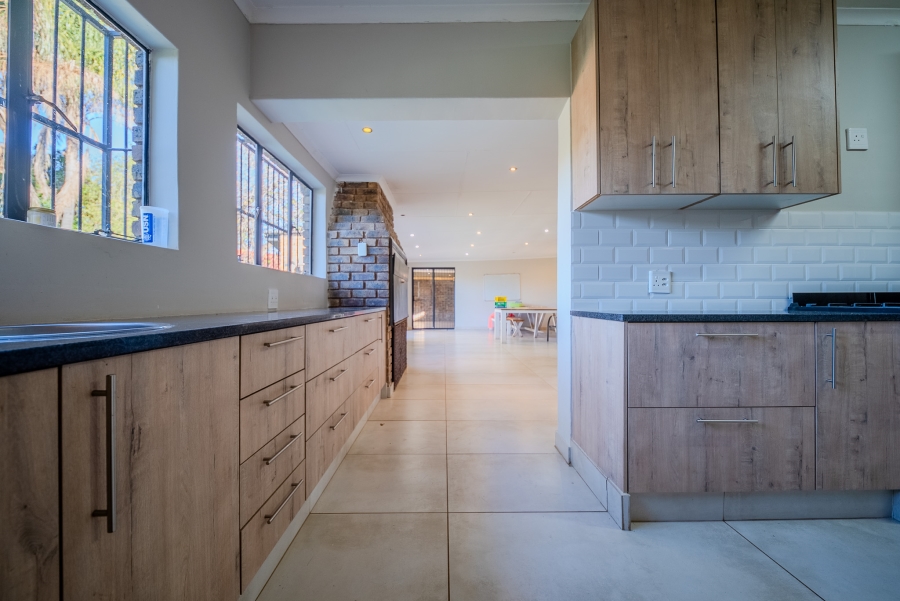 4 Bedroom Property for Sale in Garsfontein Gauteng