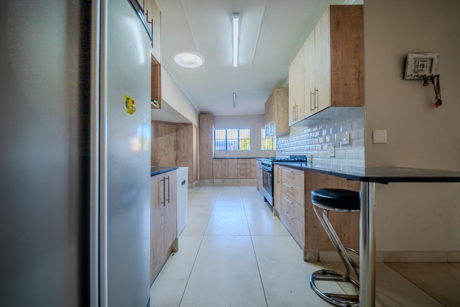 4 Bedroom Property for Sale in Garsfontein Gauteng
