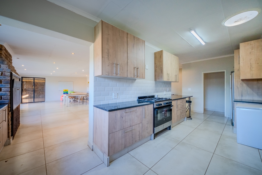 4 Bedroom Property for Sale in Garsfontein Gauteng