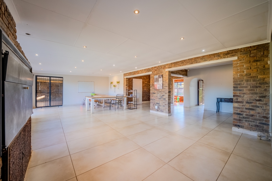 4 Bedroom Property for Sale in Garsfontein Gauteng
