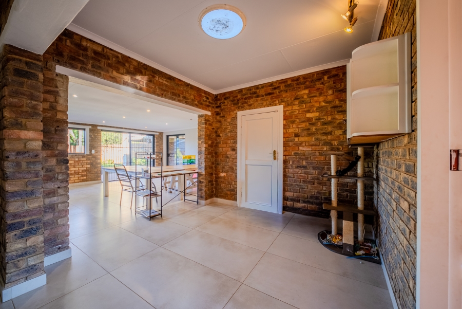 4 Bedroom Property for Sale in Garsfontein Gauteng