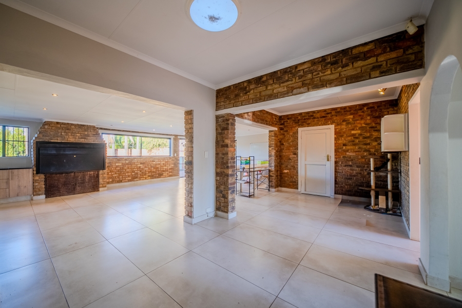 4 Bedroom Property for Sale in Garsfontein Gauteng