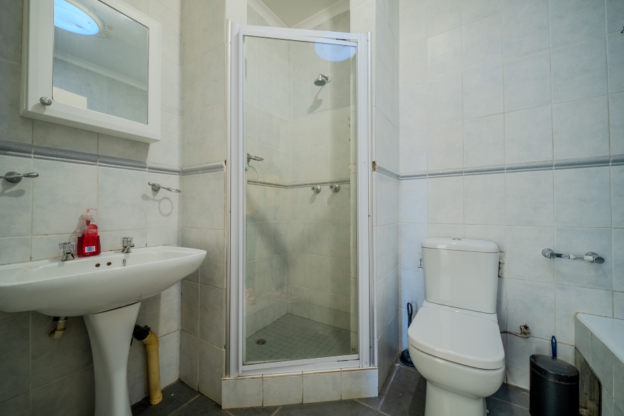 4 Bedroom Property for Sale in Garsfontein Gauteng