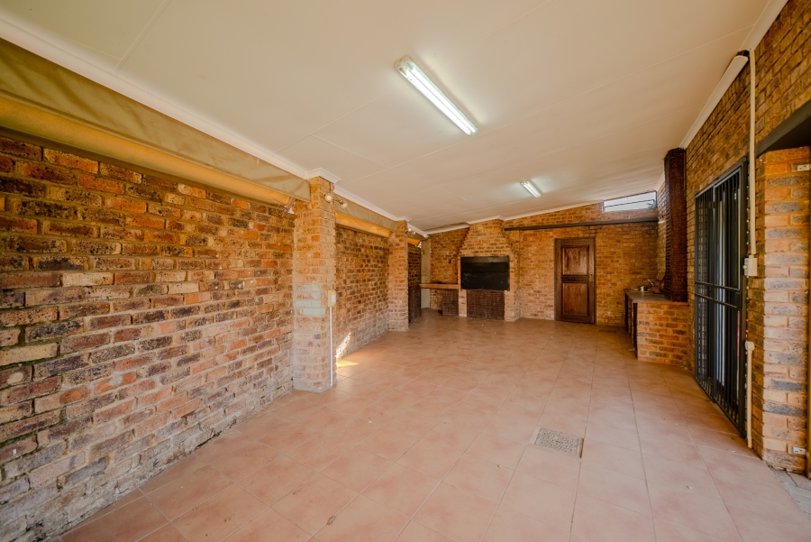 4 Bedroom Property for Sale in Garsfontein Gauteng