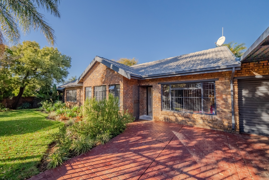 4 Bedroom Property for Sale in Garsfontein Gauteng