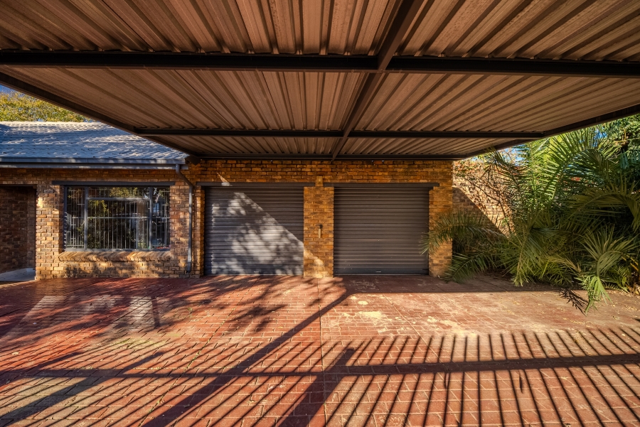 4 Bedroom Property for Sale in Garsfontein Gauteng