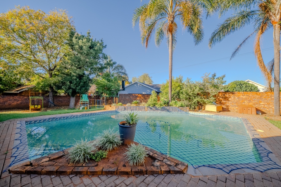 4 Bedroom Property for Sale in Garsfontein Gauteng