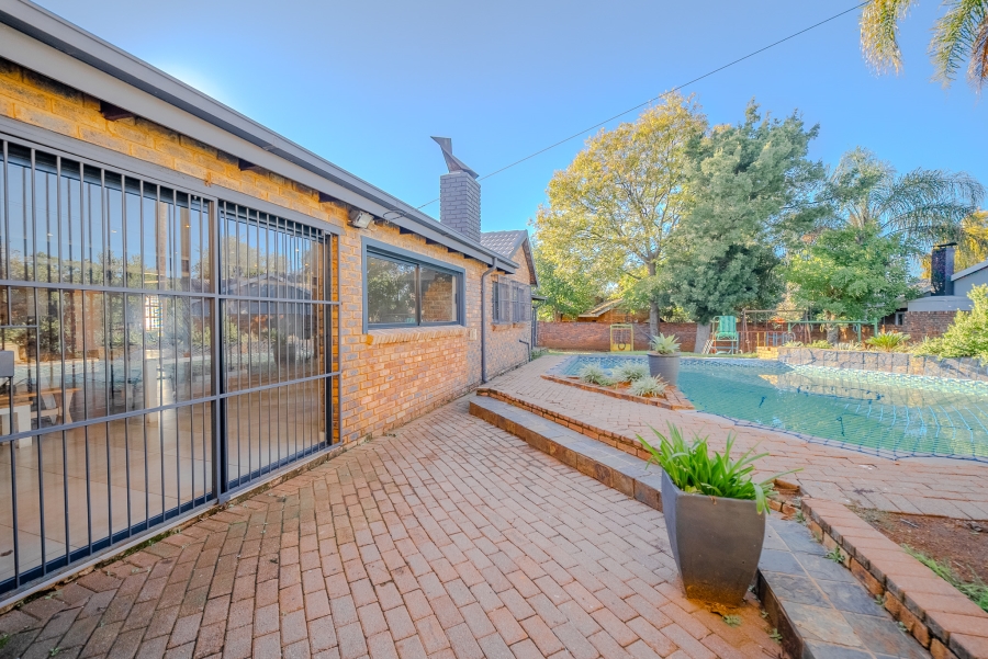 4 Bedroom Property for Sale in Garsfontein Gauteng