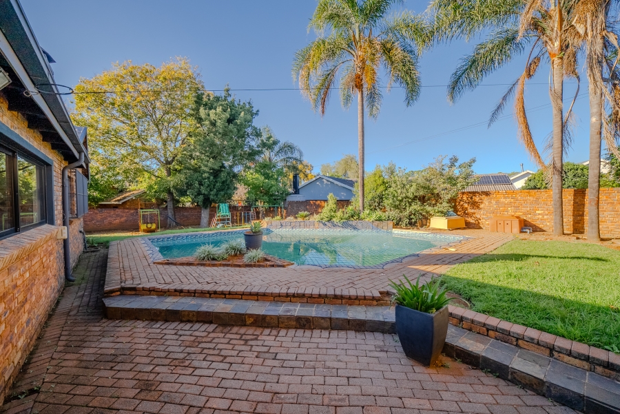 4 Bedroom Property for Sale in Garsfontein Gauteng