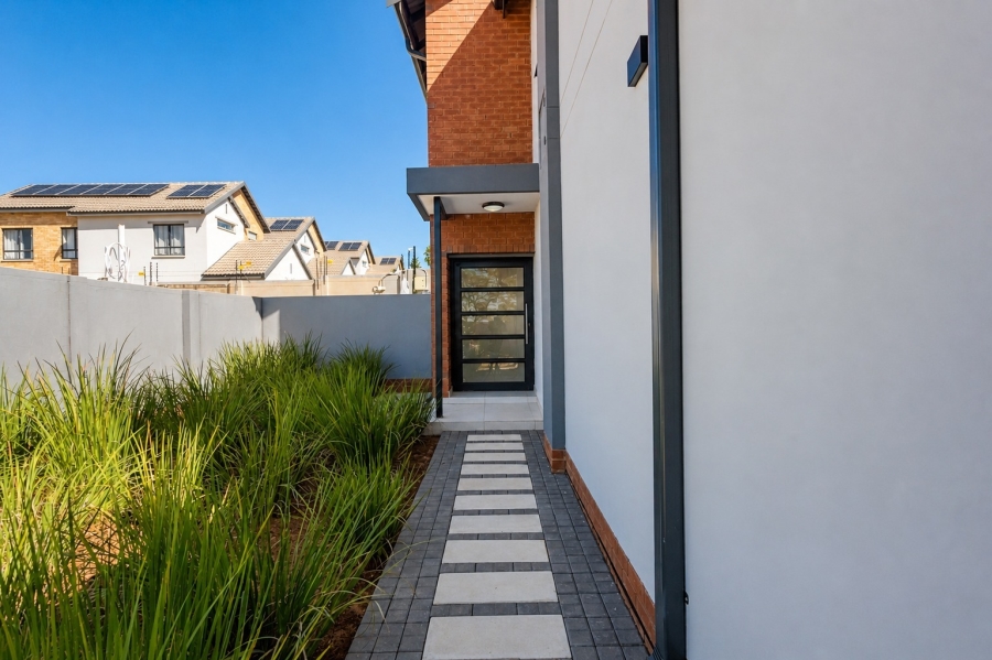 4 Bedroom Property for Sale in Broadacres Gauteng