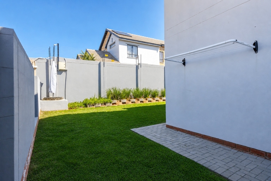 4 Bedroom Property for Sale in Broadacres Gauteng