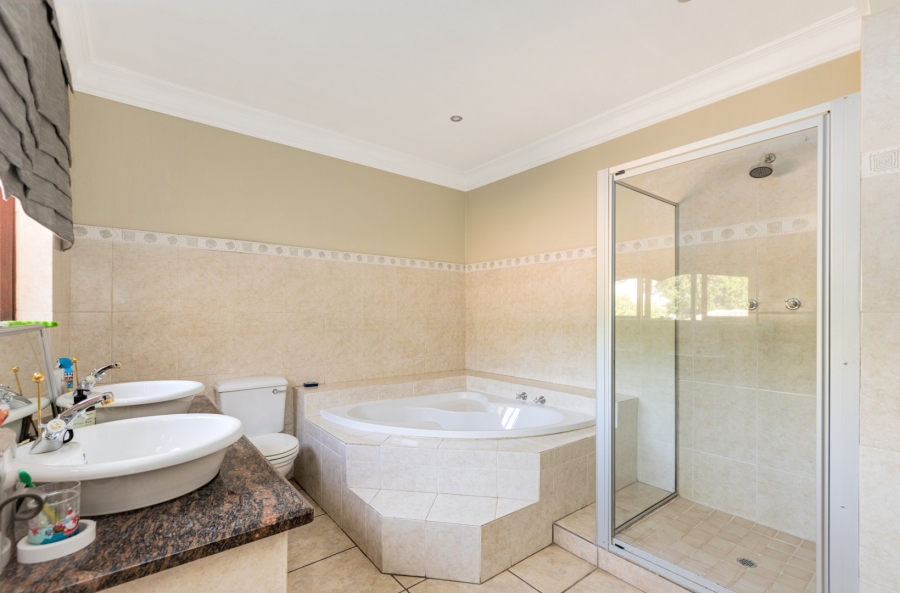 5 Bedroom Property for Sale in Dainfern Golf Estate Gauteng
