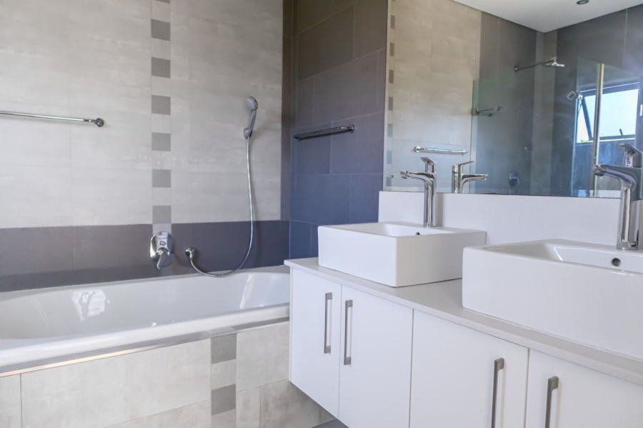To Let 4 Bedroom Property for Rent in Craigavon Gauteng