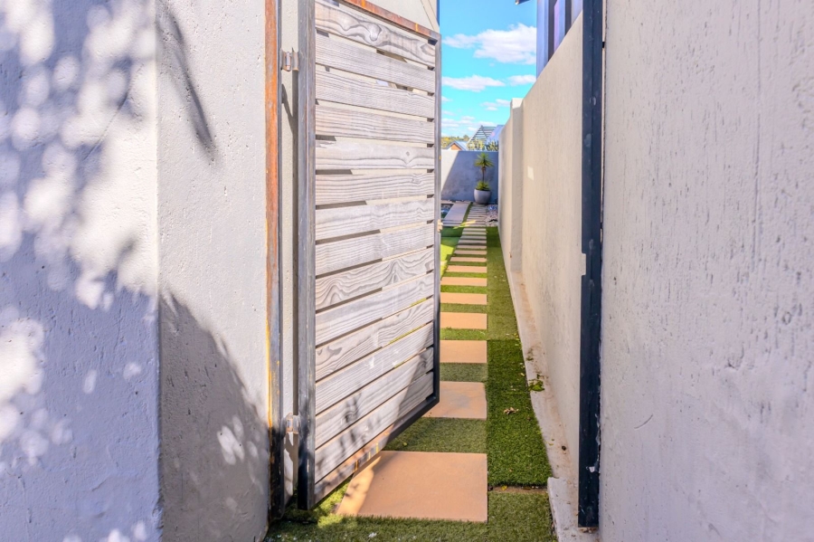 To Let 4 Bedroom Property for Rent in Craigavon Gauteng