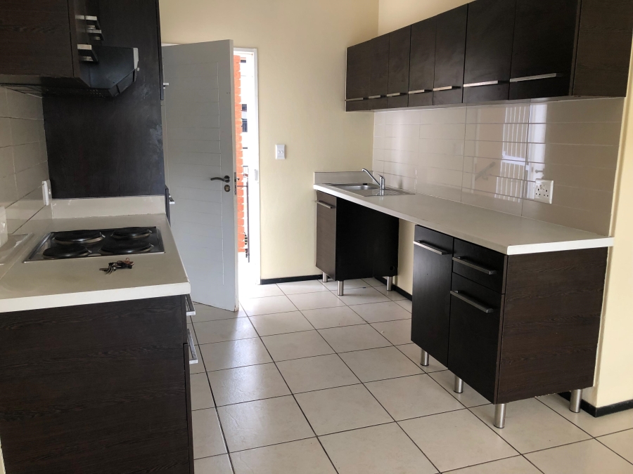 To Let 2 Bedroom Property for Rent in Oakdene Gauteng