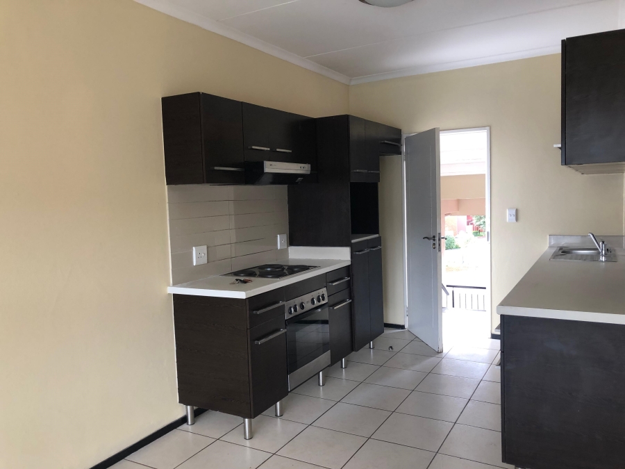 To Let 2 Bedroom Property for Rent in Oakdene Gauteng