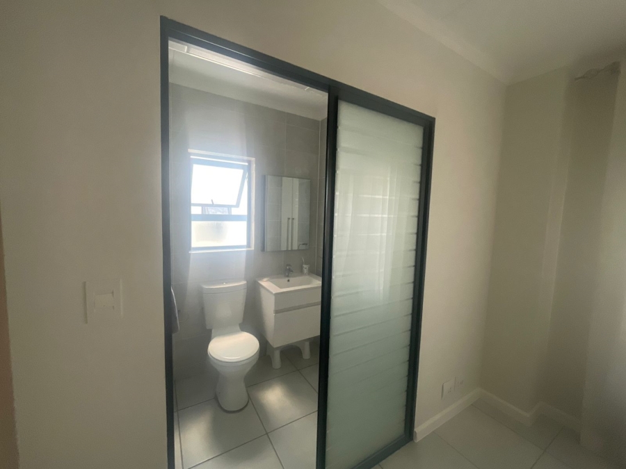 To Let 2 Bedroom Property for Rent in Crowthorne AH Gauteng