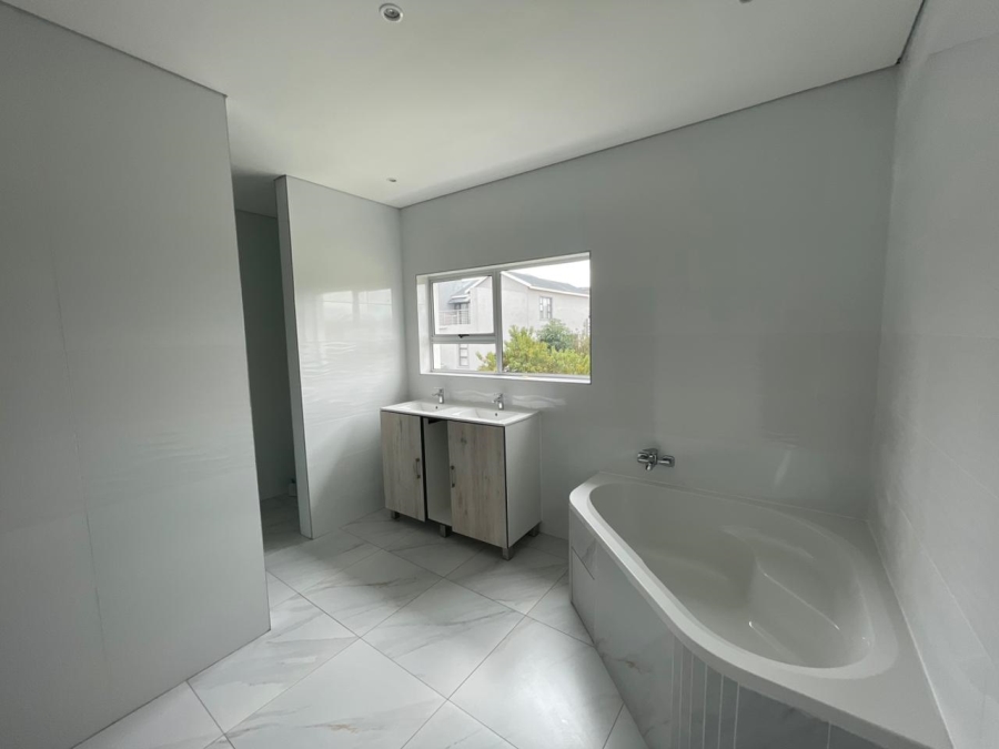 To Let 5 Bedroom Property for Rent in Sagewood Gauteng