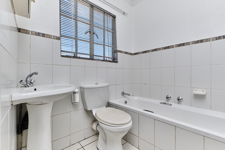 2 Bedroom Property for Sale in Fairland Gauteng