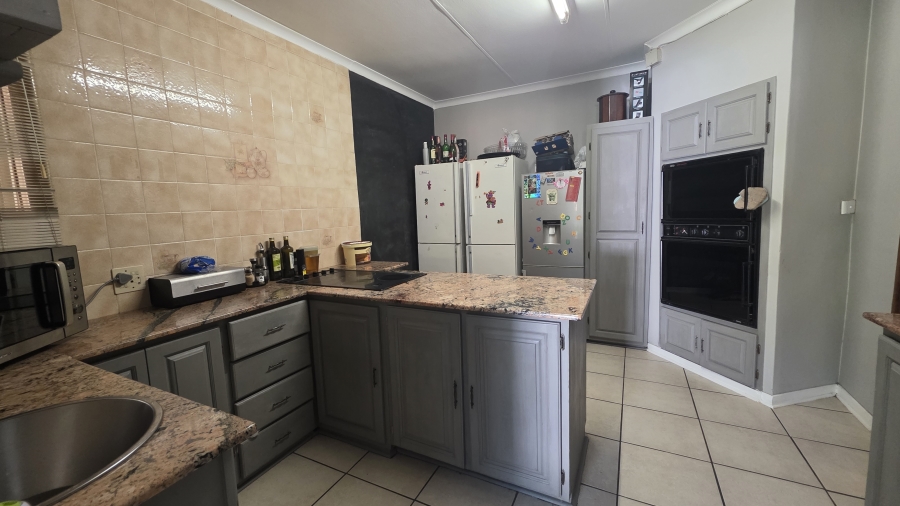 5 Bedroom Property for Sale in Moreleta Park Gauteng