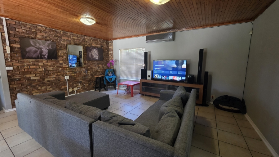5 Bedroom Property for Sale in Moreleta Park Gauteng