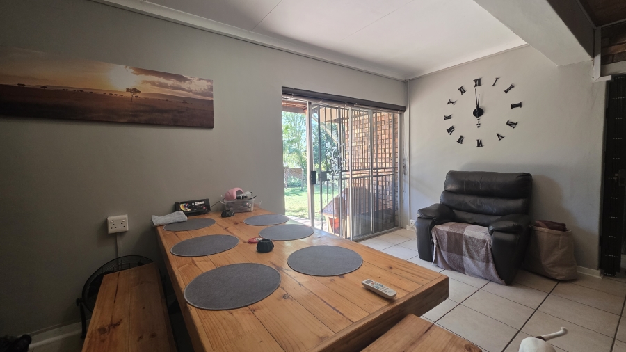 5 Bedroom Property for Sale in Moreleta Park Gauteng
