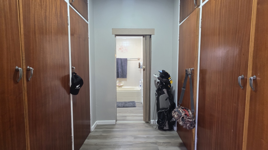 5 Bedroom Property for Sale in Moreleta Park Gauteng