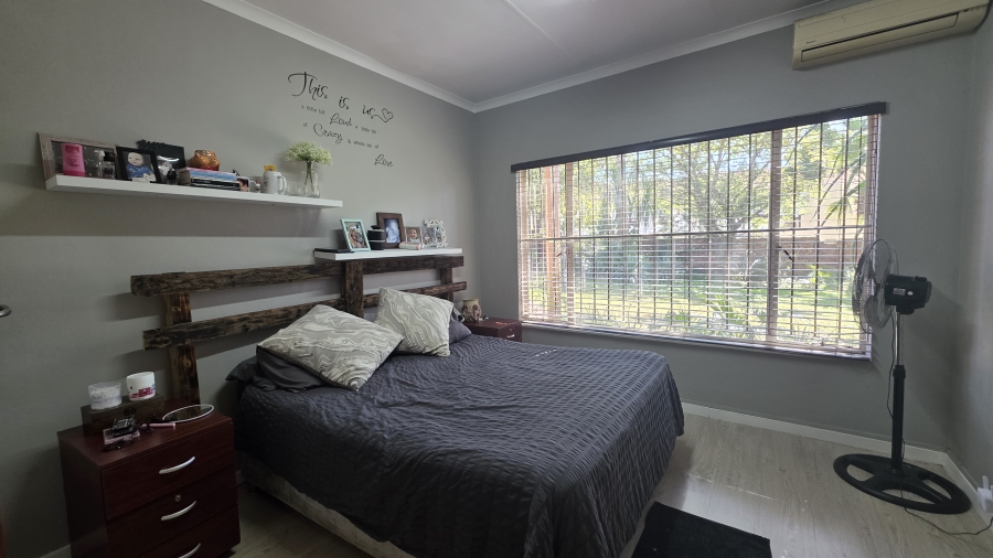 5 Bedroom Property for Sale in Moreleta Park Gauteng