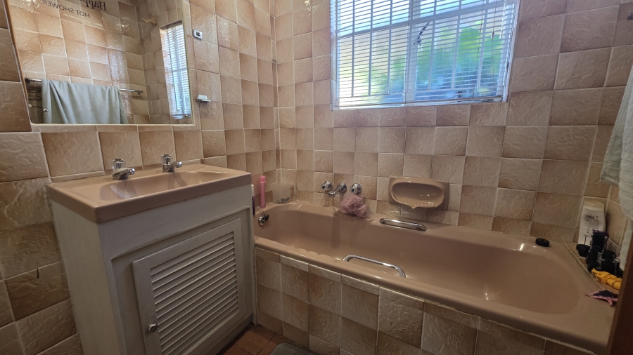 5 Bedroom Property for Sale in Moreleta Park Gauteng