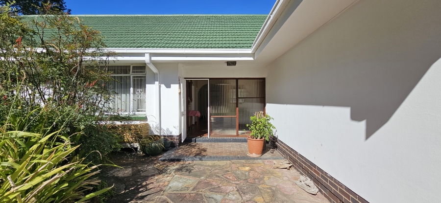 4 Bedroom Property for Sale in Three Rivers Proper Gauteng