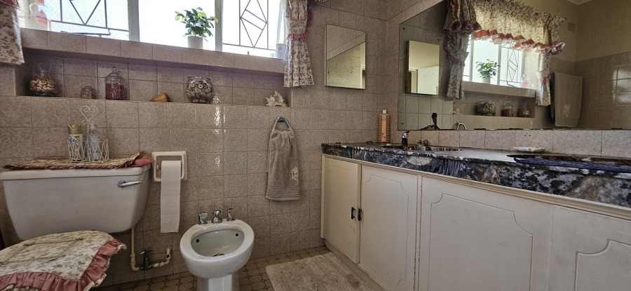4 Bedroom Property for Sale in Three Rivers Proper Gauteng