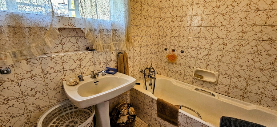 4 Bedroom Property for Sale in Three Rivers Proper Gauteng