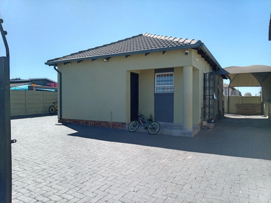 3 Bedroom Property for Sale in Crystal Park Gauteng