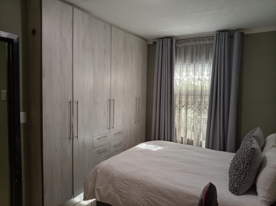 3 Bedroom Property for Sale in Crystal Park Gauteng