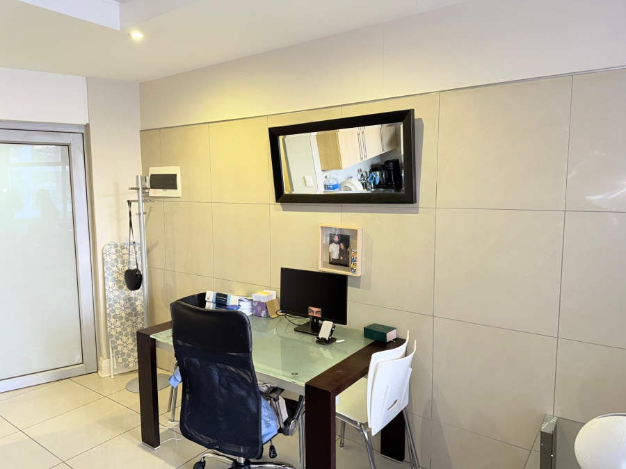 1 Bedroom Property for Sale in Sandown Gauteng