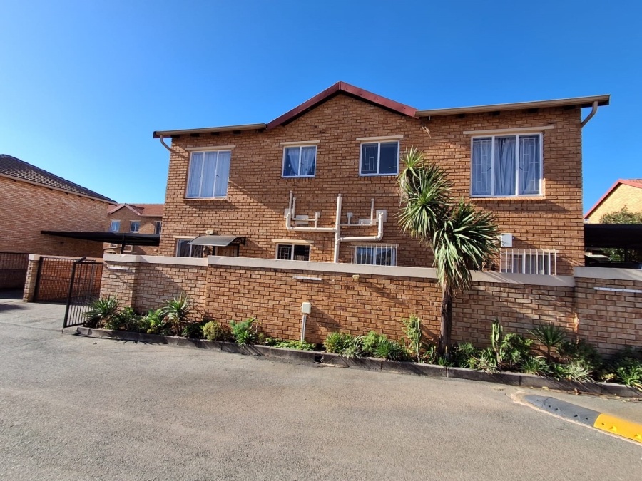 2 Bedroom Property for Sale in Strubensvallei Gauteng
