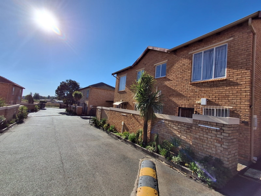2 Bedroom Property for Sale in Strubensvallei Gauteng