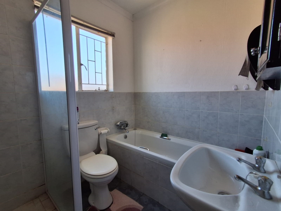 2 Bedroom Property for Sale in Strubensvallei Gauteng