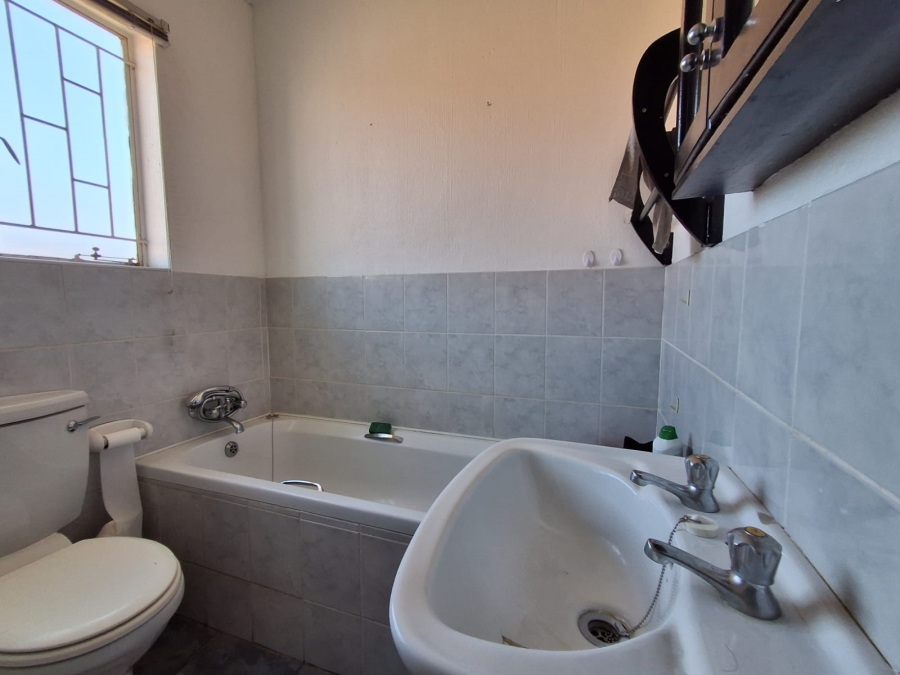 2 Bedroom Property for Sale in Strubensvallei Gauteng